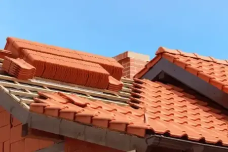 Pose et rénovation de toiture en tuiles en Gironde